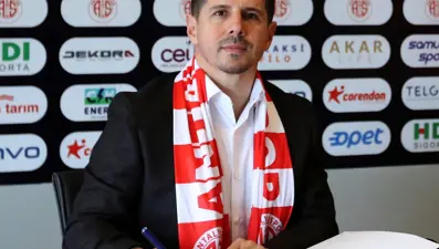Emre Belözoğlu'ndan sürpriz karar: Antalyaspor'dan ayrıldı