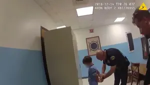 ABD polisinden 8 yaşındaki engelli çocuğa ters kelepçe