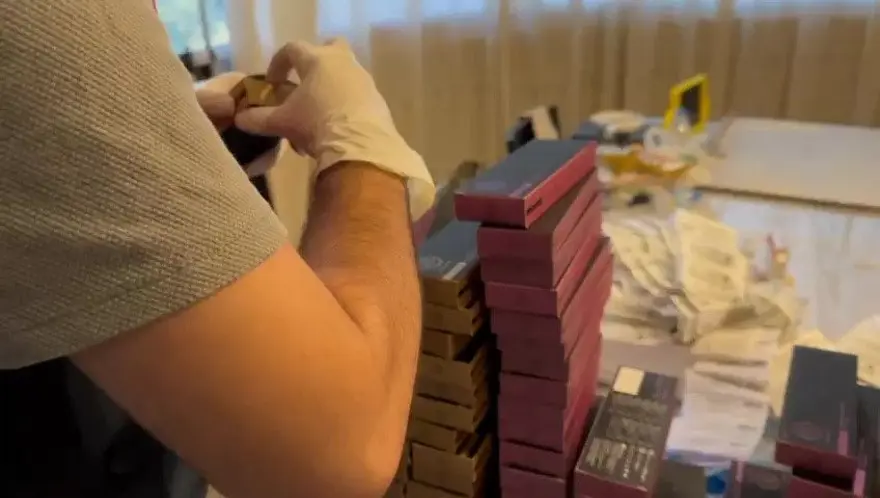 VIP araçla seyyar botoks: Sahte doktor yakayı ele verdi 4 VIP araçla seyyar botoks: Sahte doktor yakayı ele verdi 4