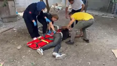 Adana'da polisi gören torbacı damdan atlayıp ayağını kırdı
