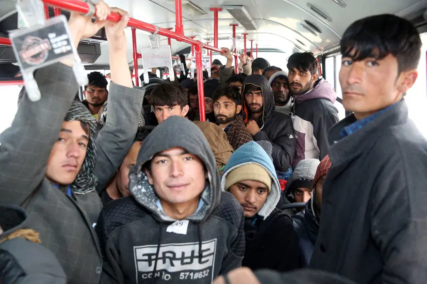 Erzincan'da bir otobüste 165 kaçak göçmen 2
