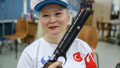 Paris'te atıcılık branşında Aysel Özgan gümüş madalya kazandı