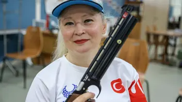 Paris'te atıcılık branşında Aysel Özgan gümüş madalya kazandı