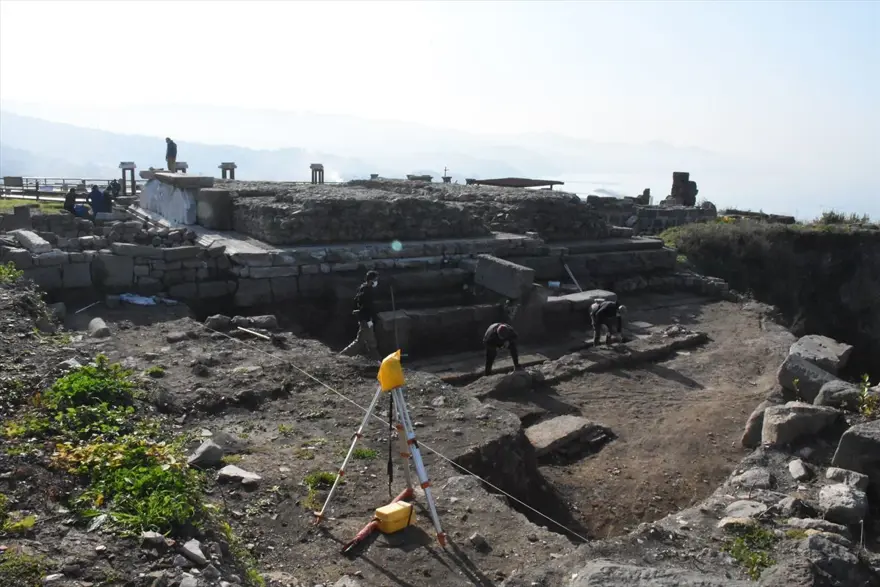 Tieion Antik Kenti'nde Friglere ait yazılar ile Dor başlıkları ortaya çıkarıldı 7