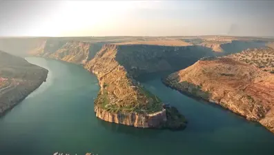 Zeugma ve Fırat Nehri için özel video