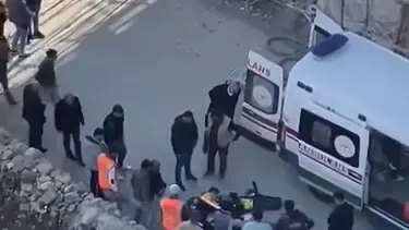 Siirt'te 8'inci kattan düşen inşaat işçisi yaralandı