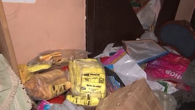 Fatih'te çöp ev: Kötü koku ortaya çıkardı