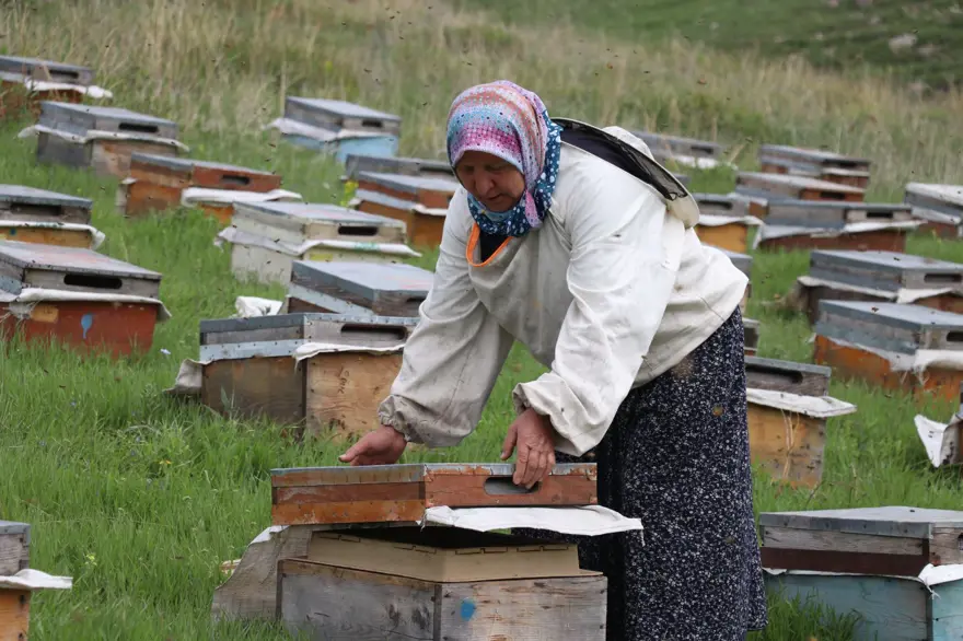 Hobi olarak başladı eşine ve kardeşine öğretti: Gece gündüz demeden üretiyorlar 1