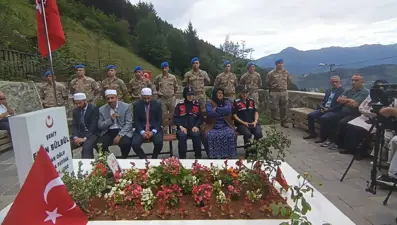 PKK’lıteröristlerce 7 önce şehit edilen Eren Bülbül mezarı başında anıldı