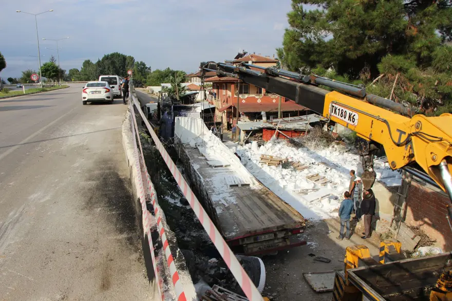 TIR kazasını deprem sandılar 5
