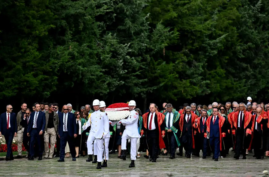 Yargıtay üyelerinden adli yılın açılışı öncesi Anıtkabir'e ziyaret 