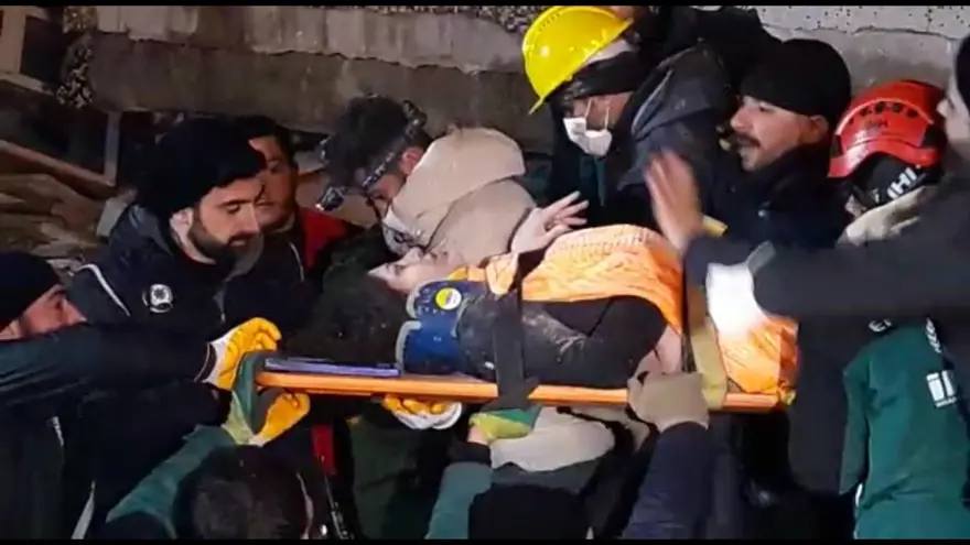 Enkaz altındakiler için zamana karşı yarış 99