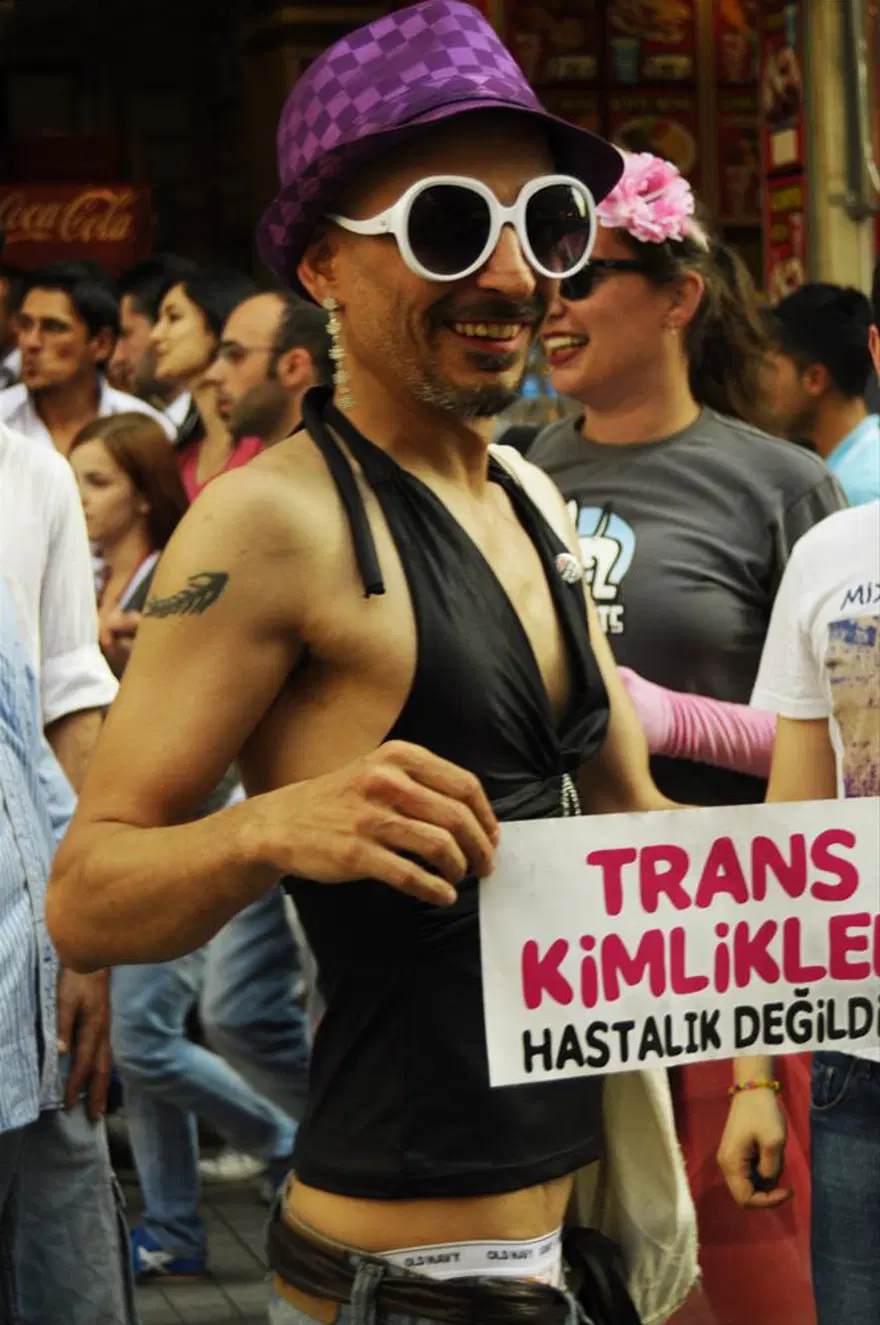 İstanbul'dan 'gökkuşağı' geçti 36