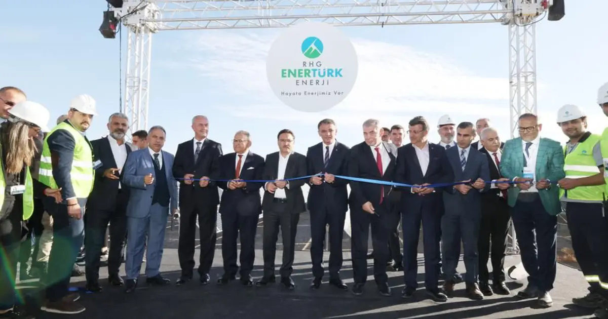 Doğu Anadolu’nun güneş takip sistemli en büyük güneş enerji santrali açıldı