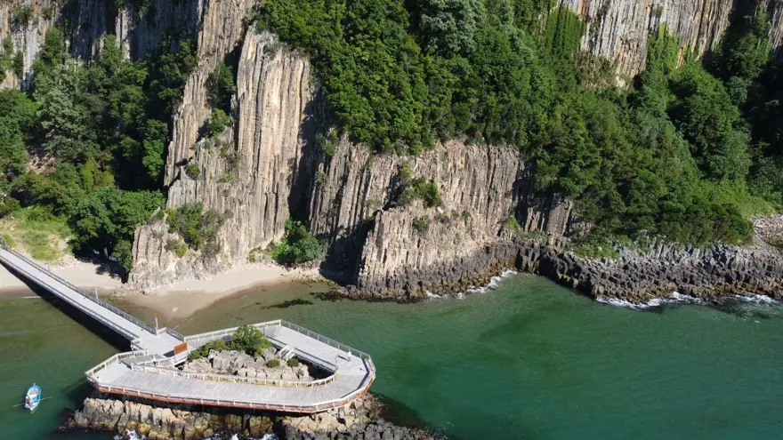 80 milyon yıllık doğa harikası lav sütunlarına 8 yılda 2 milyon ziyaretçi 