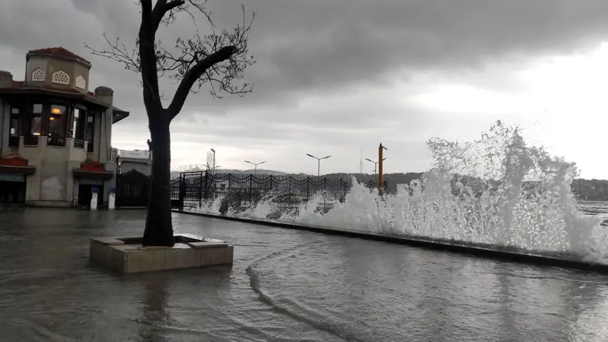 İstanbullular dikkat! AKOM ve meteorolojiden saat verdi: Çok kuvvetli sağanak ve fırtına geliyor 7 İstanbullular dikkat! AKOM ve meteorolojiden saat verdi: Çok kuvvetli sağanak ve fırtına geliyor 7