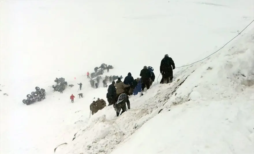 Van'da çığ felaketinin olduğu bölgeden fotoğraflar 17