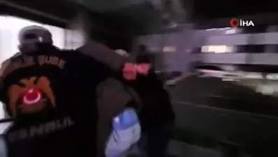 Tasma taktığı kadını sokak sokak dolaştırdı: İkisi de tutuklandı