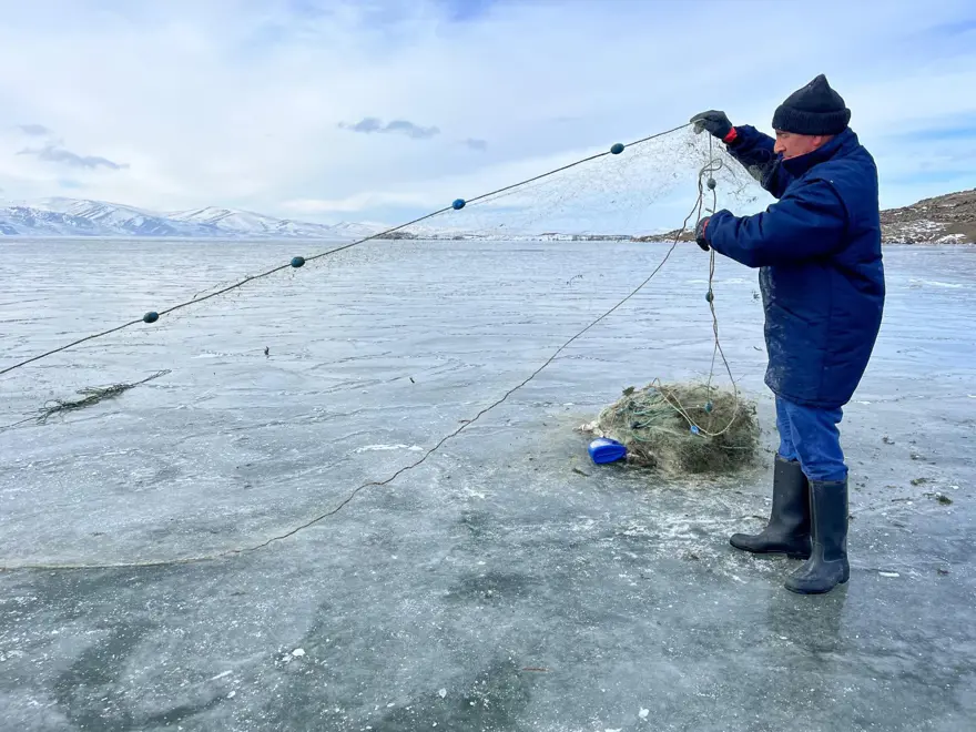 Eskimo usulü balık avı için Çıldır Gölü'ne ilk ağlar atıldı 7