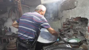 Artık çırak da bulamıyor. "Meslek öldü, son numara biziz"