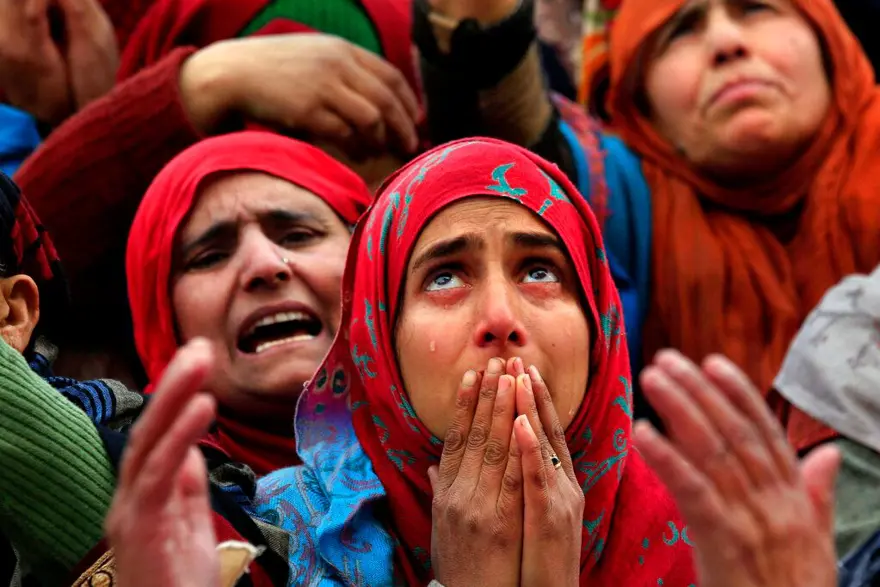 SOSYAL HAYATA ERKEK ENGELİ 