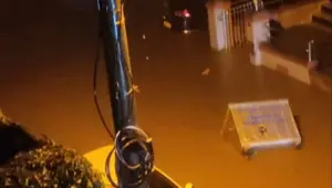 Balıkesir, İzmir ve Manisa’da su baskını: Caddeler su altında kaldı