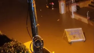 Balıkesir, İzmir ve Manisa’da su baskını: Caddeler su altında kaldı