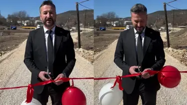Belediye başkanı tek başına köprü açtı
