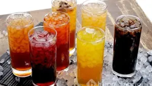 “Asitli içecekler ve meyve suları dişlerde asit erozyonuna yol açıyor”