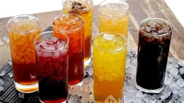 “Asitli içecekler ve meyve suları dişlerde asit erozyonuna yol açıyor”