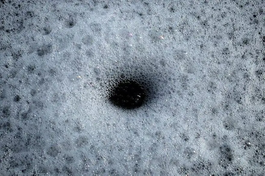 Erzurum'da bir doğa harikası! Suyun üstündeki köpükler alev alıyor 2