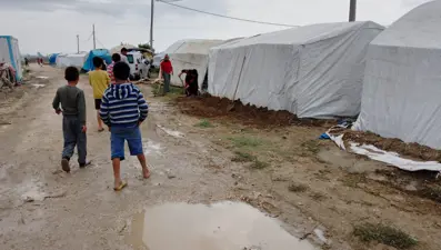 Bursa'da sağanak: İşçilerin kaldığı 80 çadırı su bastı