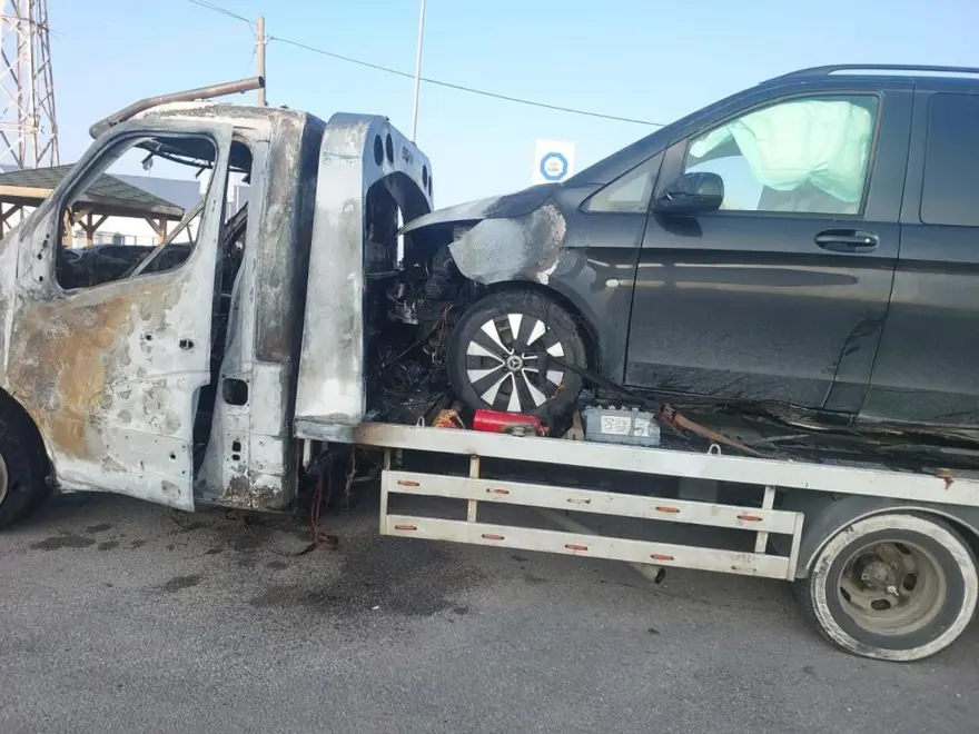 MustafaDestici’nin kaza yapan makam aracını taşıyan çekici yandı 5