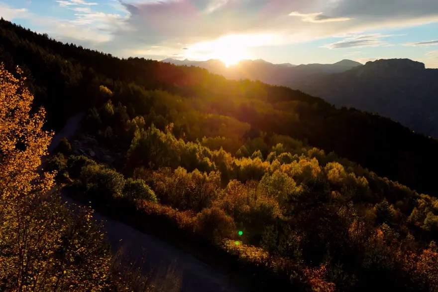 Gümüşhane'de Alpleri aratmayan güzellik: Zirveler kış, vadiler sonbahar 4 Gümüşhane'de Alpleri aratmayan güzellik: Zirveler kış, vadiler sonbahar 4
