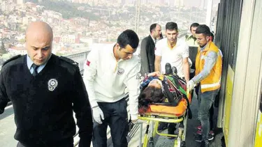 Metrobüs kazasında yaralanan üniversiteli kızın çantasını çaldılar