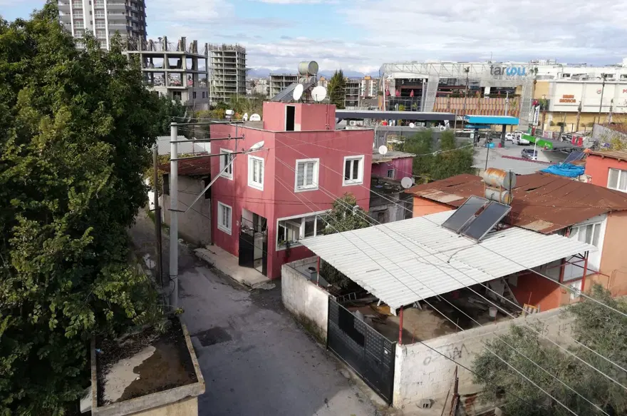 Mersin'deki 'gizemli ev'e talip çıkmadı 2 Mersin'deki 'gizemli ev'e talip çıkmadı 2