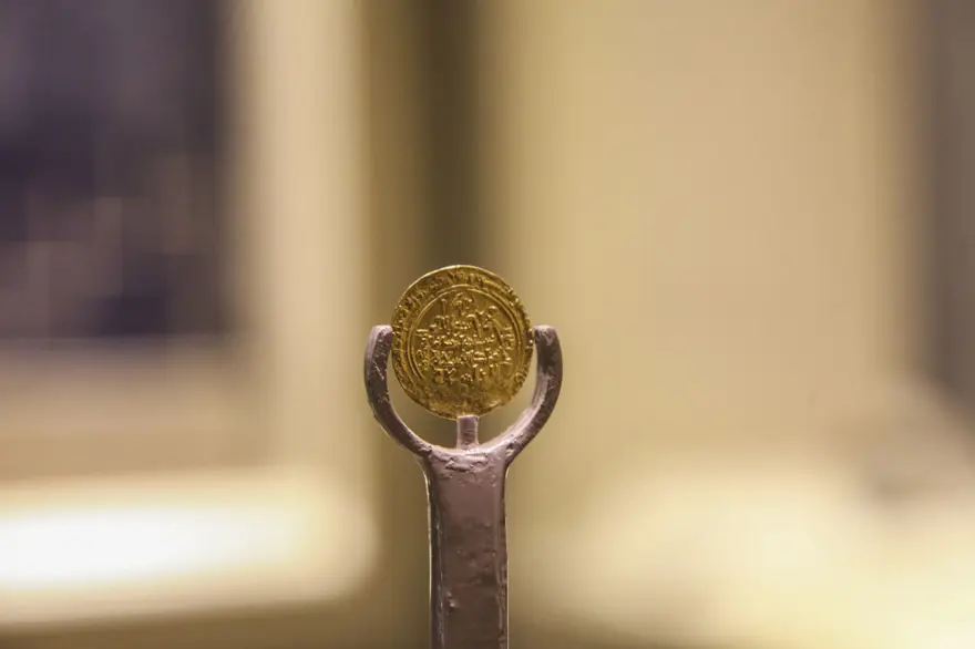 Sultan Alparslan dönemine ait altın sikke Ahlat Müzesi'nde 1