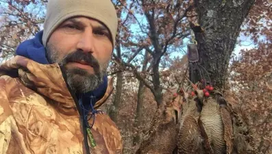 Av sırasında kaza kurşunlarıyla hayatını kaybeden adam defnedildi