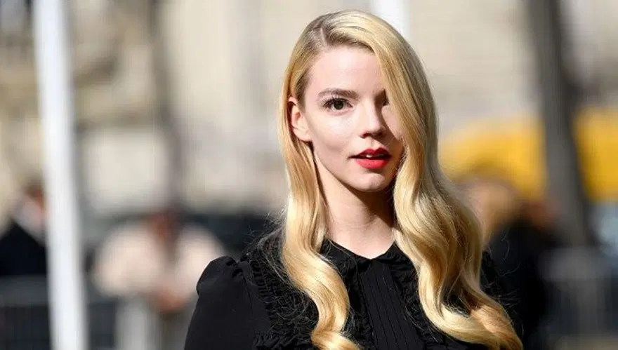 Anya Taylor-Joy üzerinde 2.3 milyon dolar taşıdı (Anya Taylor-Joy kimdir?) 10 Anya Taylor-Joy üzerinde 2.3 milyon dolar taşıdı (Anya Taylor-Joy kimdir?) 10