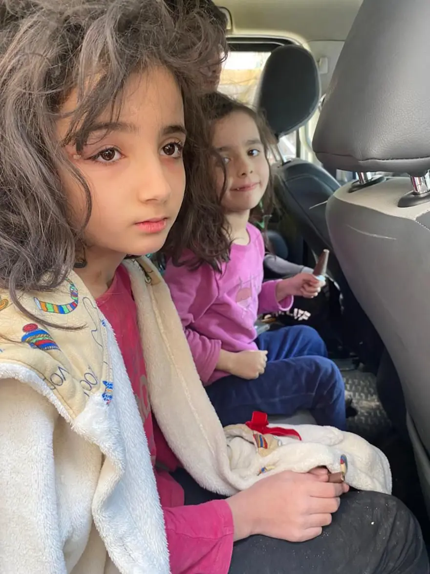 Enkaz altındakiler için zamana karşı yarış 64