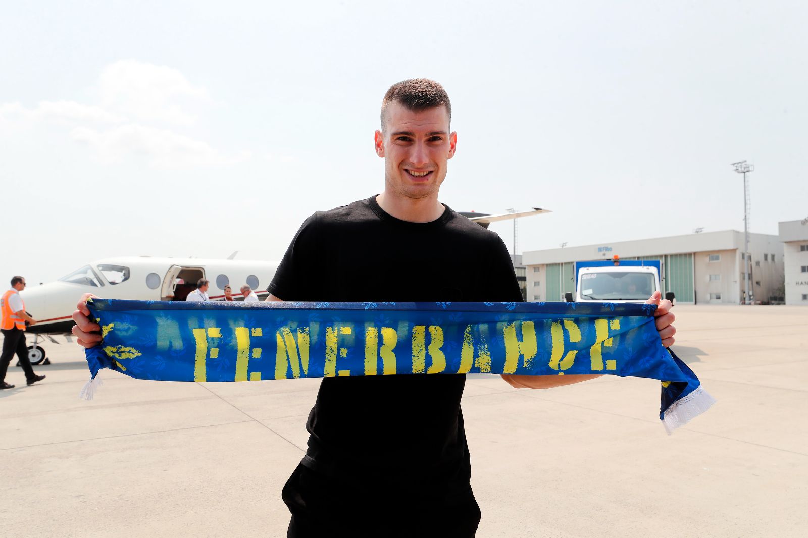 Fenerbahçe'nin yeni transferi Dominik Livakovic İstanbul'a geldi
