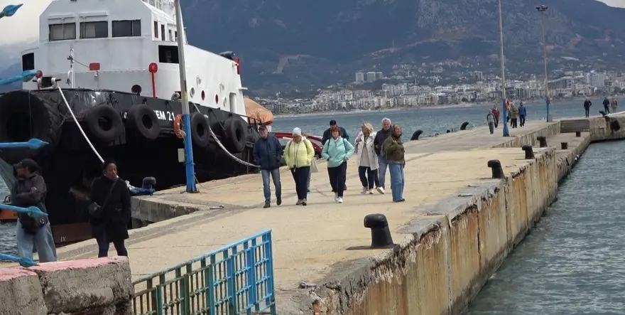 2025 yılının ilk "kruvaziyer" gemisi: Alanya iskelesine demir attı 2