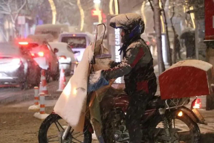 Birçok ilde kar etkili oldu: Yollar kapandı 15