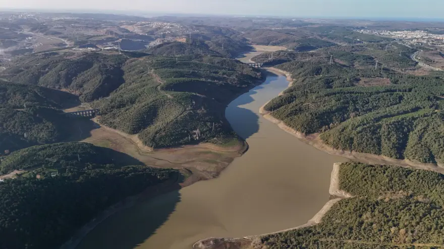 İstanbul'un barajları kurudu: Yeşil renge büründü 2 İstanbul'un barajları kurudu: Yeşil renge büründü 2