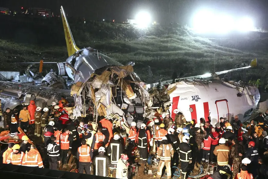 Sabiha Gökçen'de pistten çıkan uçaktan ilk görüntüler 30
