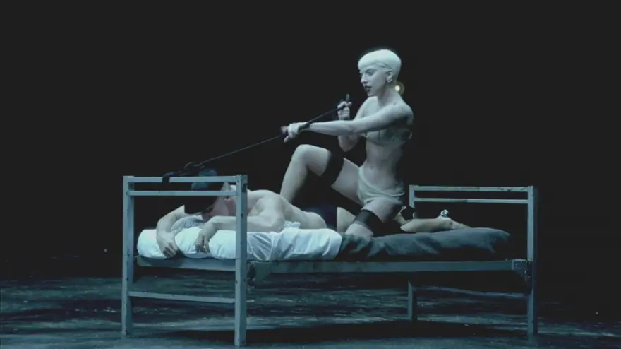 Gaga'dan homoerotik bir askeri fantezi 24