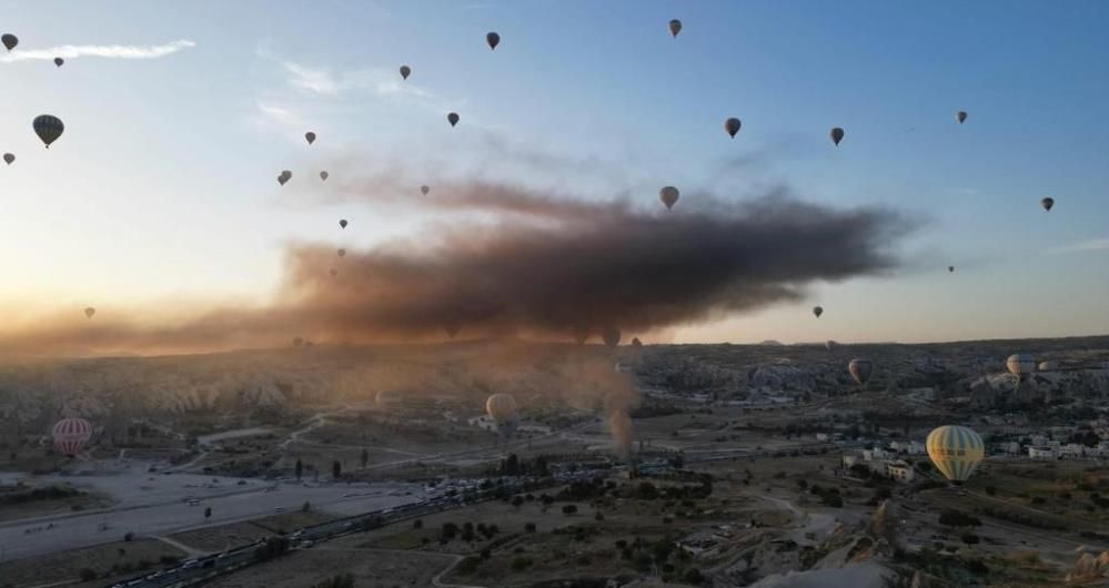 Göreme’de depo yangını (Dumanlar sıcak hava balonlarıyla birlikte yükseldi)