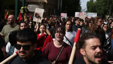 Atina'da öğrenci ve öğretmenlere biber gazlı müdahale