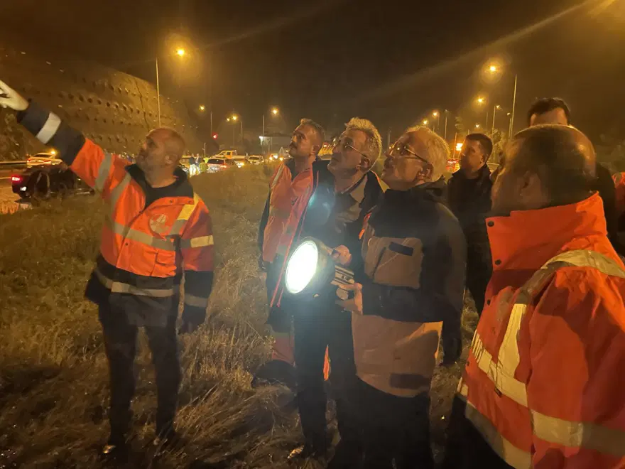 Karadeniz'i sel vurdu: Dereler taştı, yollar göle döndü, evleri su bastı 1 Karadeniz'i sel vurdu: Dereler taştı, yollar göle döndü, evleri su bastı 1