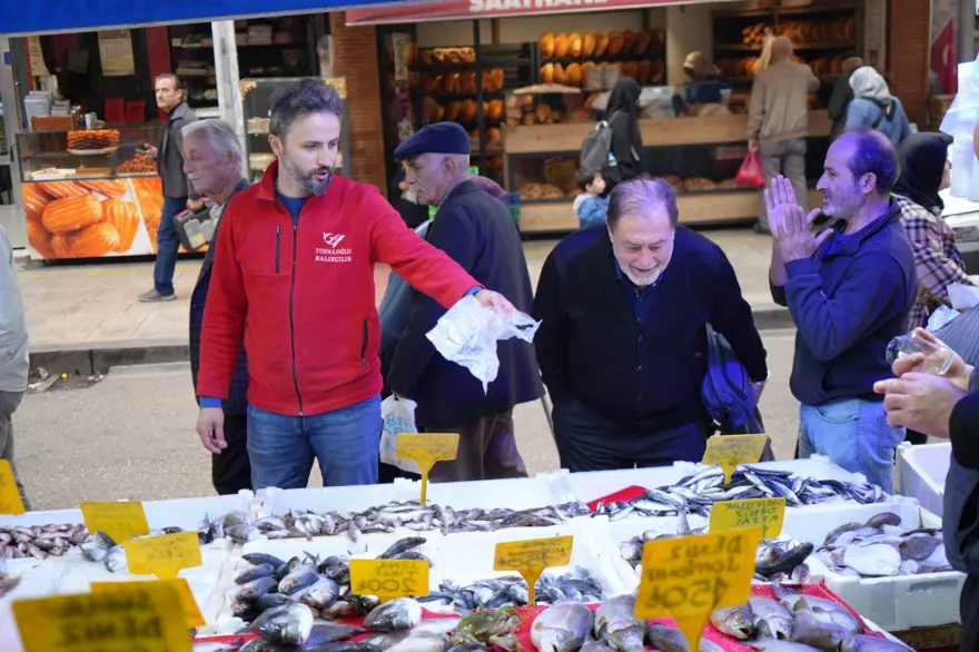 Kilosu 80 liraya düştü ama müşteri yanaşmadı: ''Pahalı olduğunda daha çok satış yapıyoruz'' 1 Kilosu 80 liraya düştü ama müşteri yanaşmadı: ''Pahalı olduğunda daha çok satış yapıyoruz'' 1